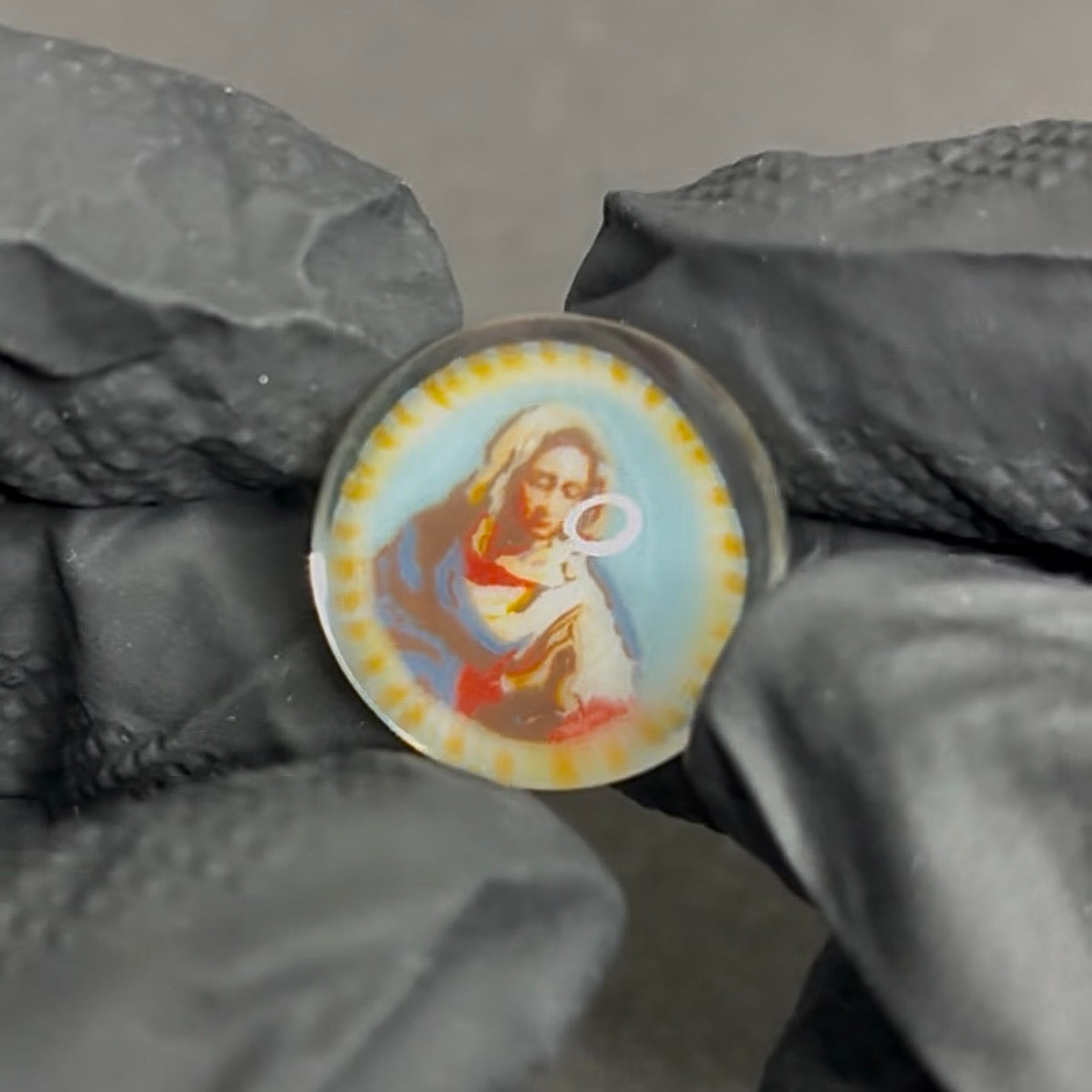 Keys X DH Colwell Virgin in Prayer Marble 22mm