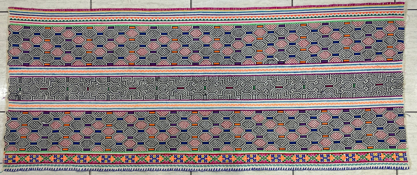 Shipibo Conibo Kené Tabletop Tapestry Hand Embroidered Peruvian Tablecloth Textile Ceremonial Amazonian Shamanic Altar 63”x26”